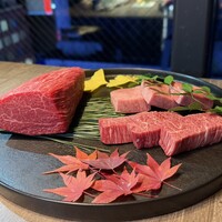 USHIGORO S. SHINJUKU - 見せ肉。シャトーブリアン、タン、ハラミ