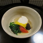 京都 吉兆 - 里芋、金時人参、椎茸、ほうれん草の炊き合わせ