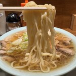 えっちゃんラーメン。 - 麺の艶やかさ、球のようなスープの脂、すべて美味しそうな見た目も最高