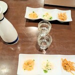 ももどり駅前食堂 - 日本酒（赤武）と3種のお通し