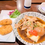 ももどり駅前食堂 - おからコロッケ、味しみ肉豆腐