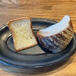 TARO - 左:ブリオッシュ
      右:ライ麦パン