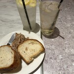 フレンチ酒場 GOLD - 付け出しとワンドリンク