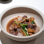 レストラン オオツ - 2025.11 北海道産100kgサイズ羆（ひぐま）しゃぶしゃぶ 芹（せり）モミタケ ジュ・ド・ヒグマ