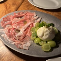 カルネジーオ イースト - 