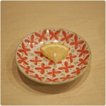 鶏白湯そば 燠 - デフォで付いてくるカットレモン