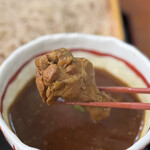 安曇野 - カレー汁の中に、手羽元