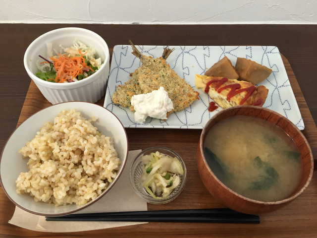 閉店 スロラニュ タカ カフェ Srolanh Taka Cafe 河内磐船 カフェ 食べログ