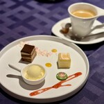 シーフードイタリアン　ポルト - ケーキとコーヒー