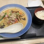 リンガーハット - 料理写真:ピリ辛ちゃんぽん　ライス小
