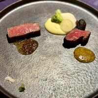 シーフードイタリアン　ポルト - 黒毛和牛の食べ比べヒレ肉とロース肉
                    季節野菜と2種類のソース