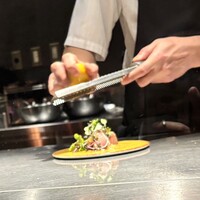 FORNO - 冷菜　ブリのカルパッチョ　目の前でシェフが仕上げています！