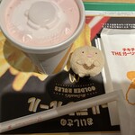 マクドナルド - ドリンク写真:ストロベリーシェイク。