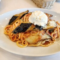 トラットリア グランボッカ - 揚げ茄子と自家製リコッタチーズのトマトソーススパゲティ