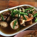 ครัวมัจฉา - きのこと海老の炒め物