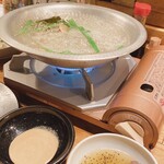 高知県芸西村 土佐鴨 日本橋 - 出汁でしゃぶしゃぶして、ゴマだれで食べます。