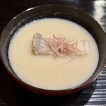 富小路 やま岸 - この白味噌の椀物かなり美味しい