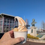 売店 晴れのち晴れ - 料理写真:五家宝入りソフト