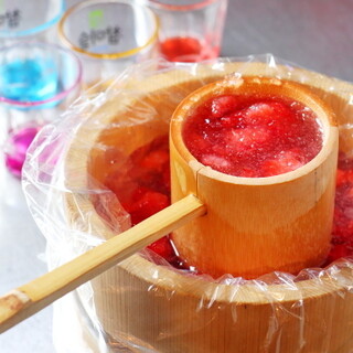 韓国酒が多彩！SNS映えする「チャミスル桶サワー」も◎