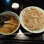 なぜ蕎麦にラー油を入れるのか。 - 料理写真:嘘のよ～な肉汁つけ麺 1050円＋肉マシ 400円