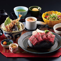 お昼の国産牛ロース石焼ステーキと選べる丼