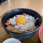 垂水漁港食堂 - 店主のまかない丼 1,050円