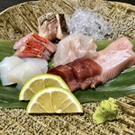 旬菜和味 - お造り盛り合わせ(やいと鰹、烏賊、金目鯛、さわら炙り、クエ、鰤)