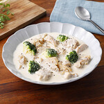 神戸クックワールドビュッフェ - 『チキンのクリーム煮』
ニンニクをしっかりと利かせた鶏肉のクリーム煮です。