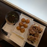 ひなたの湯 - 注文：　▽たこ焼き---390円　▽明石焼き---390円