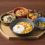 マンゴツリーカフェ - 料理写真:【クン パッ ポン カリー】