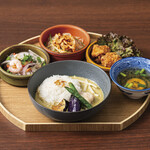 マンゴツリーカフェ - 【ゲーン キャオワン ガイ】