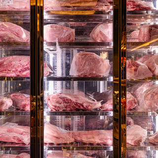 【選べる三種の調理法】焼肉・すき焼き・しゃぶしゃぶを愉しむ。