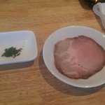 ふる川 - 後のせトッピング　チャーシュー＋大葉