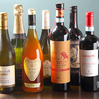 自然派ワインなど各国のワインが充実！料理に合わせた提案も可能