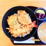 やぶ善 - 蓋で蒸されて完成した、ふわふわ"天丼"。