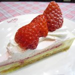 フルーツケーキファクトリー すすきの店 - 苺のレアチーズケーキ