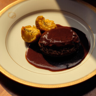 昭和から愛されるお料理を食材にこだわり丁寧にお作りしています