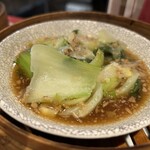 酒肴日和 アテニヨル Little China - 青菜のにんにく蒸し。青梗菜かな？にんにくが効いて美味しい。