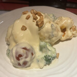 酒肴日和 アテニヨル Little China - エビマヨコアントローソース。プリプリのエビに濃厚なマヨソース。不味いわけない。