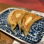 酒肴日和 アテニヨル Little China - 餃子。中から肉汁が飛び出るので注意！今日イチ美味しかった。