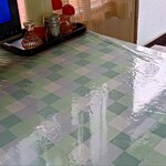 中華料理紅蘭 - テーブルは綺麗です。