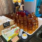 食器と喫茶 岩﨑珈琲店 - セルフコーナーです
      お持ち帰り用の袋があるから嬉しい♡