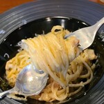 鉄板焼とワイン F.L.a.T - ②ジェノベーゼクリーム(ベーコン&チーズ&占地&舞茸入り)のパスタ