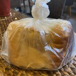 食器と喫茶 岩﨑珈琲店 - 半分、持ち帰って
      翌朝、オーブントースターで
      焼いて食べました♪
      1斤で2度美味しい♡