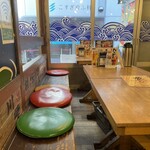 磯丸水産 - テーブル席