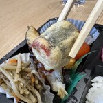 喫茶 茶々 - 【2025.12.1(月)】日替弁当の天ぷら