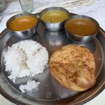 三燈舎 - カレー3種