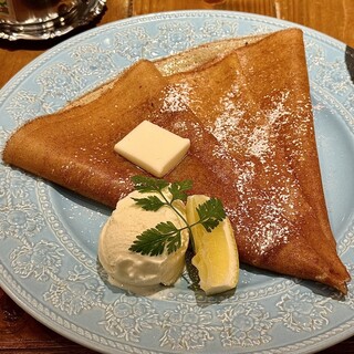CREPERIE ALCYON TEA TABLE CAFE_0