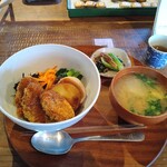 食堂ヒトト - 車麩カツとお野菜の丼