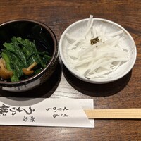新宿うな鐵 はなれ - 春菊となめこの和物、大根サラダ